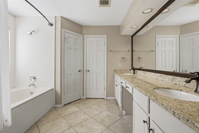 Building Photo - 3823 Village Oaks Dr