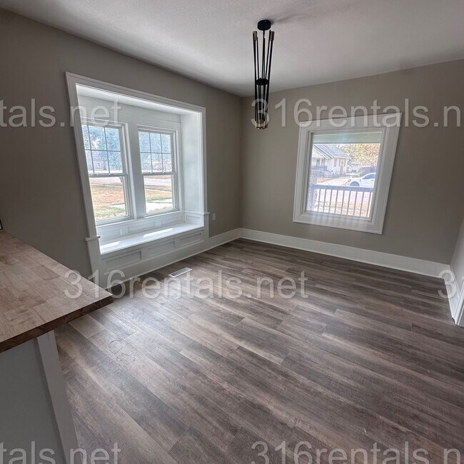 Building Photo - 420 S Osage St