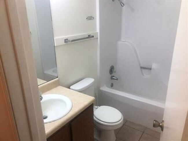 Building Photo - 500 Curry Ln