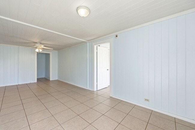 Building Photo - 228 Oleander St