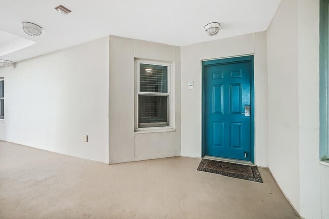Building Photo - 2668 Beach Blvd