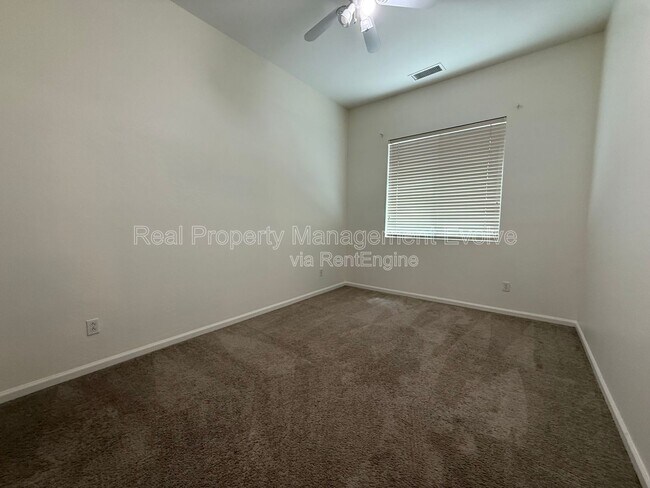 Building Photo - 281 W Flamingo Dr