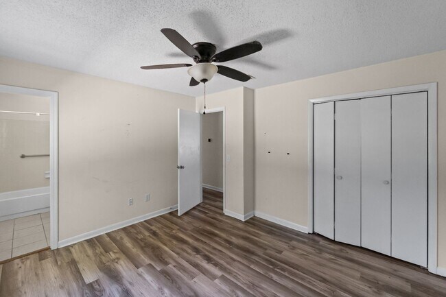 Building Photo - 234 Deerwood Dr