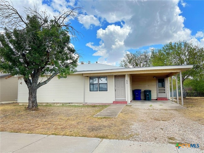 Primary Photo - 620 W Avenue B