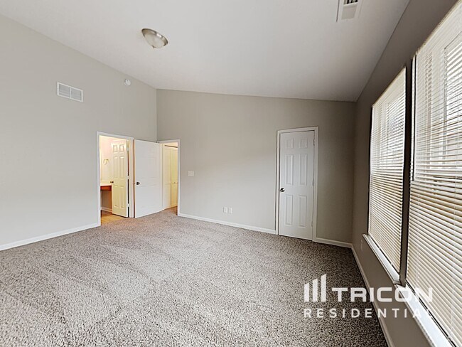 Building Photo - 10759 Mistflower Way