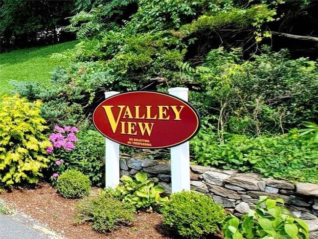 Building Photo - 96 Valley Dr