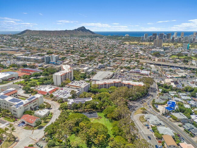 Building Photo - 3138 Waialae Ave