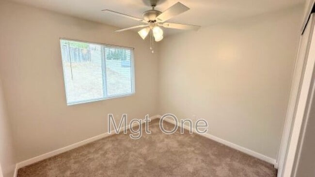 Building Photo - 1022 Blossom Hill Dr