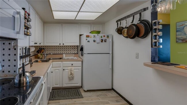 Building Photo - 4900 Brittany Dr S
