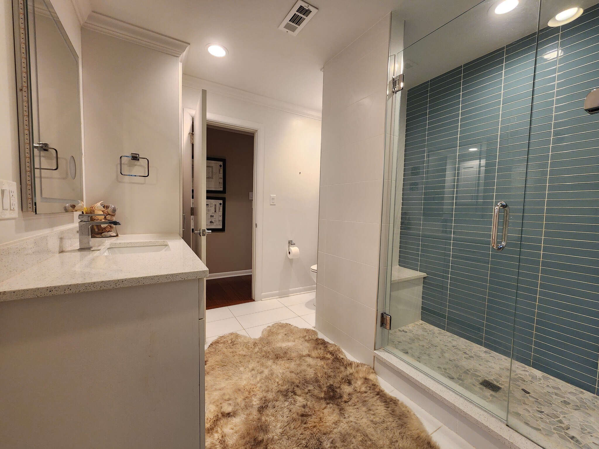 Luxury Bath - 506 Shamrock Dr