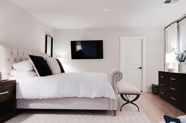 Building Photo - 243 W Harmont Dr