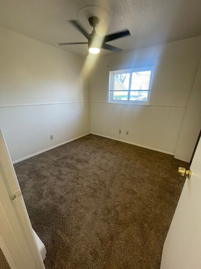 Building Photo - 154 S Los Pinos Dr
