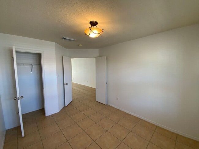 Building Photo - 4 Bedroom Single Story Home Available Near...