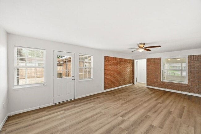 Building Photo - 2409 Estate Dr