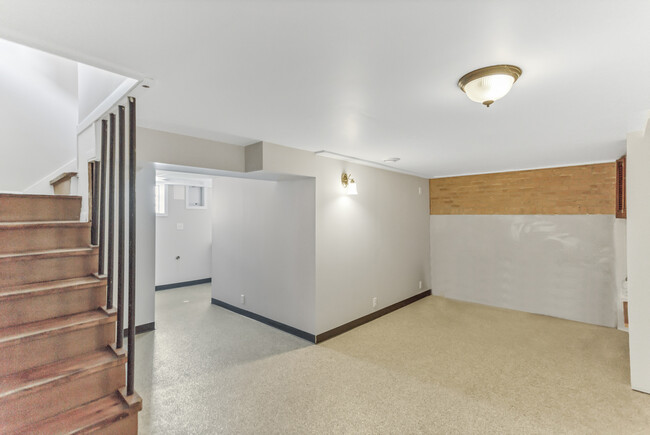 Building Photo - 5156 W 63rd Pl