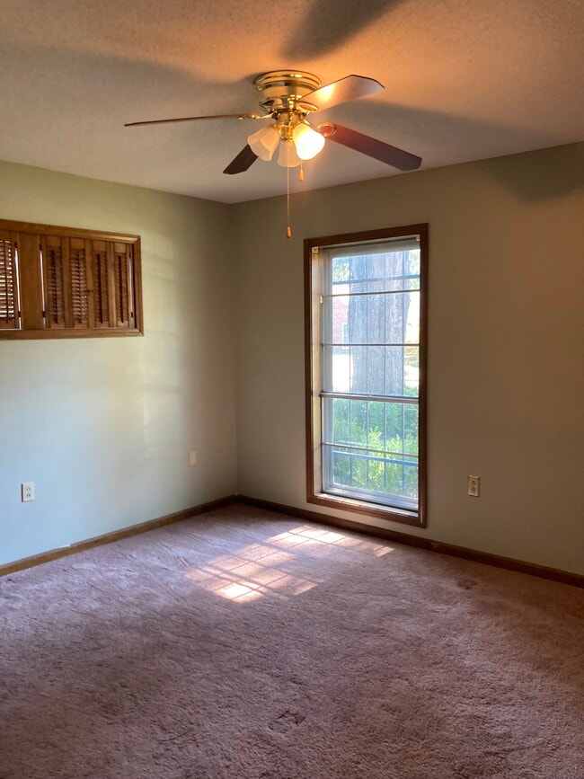 Building Photo - 5024 Clear Creek Dr