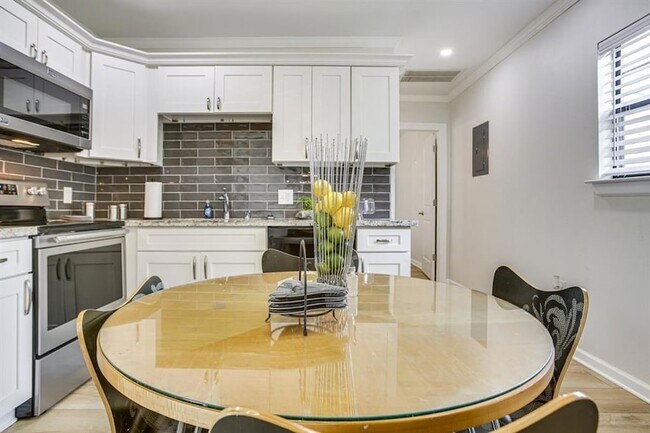 Building Photo - 2100 Philip St