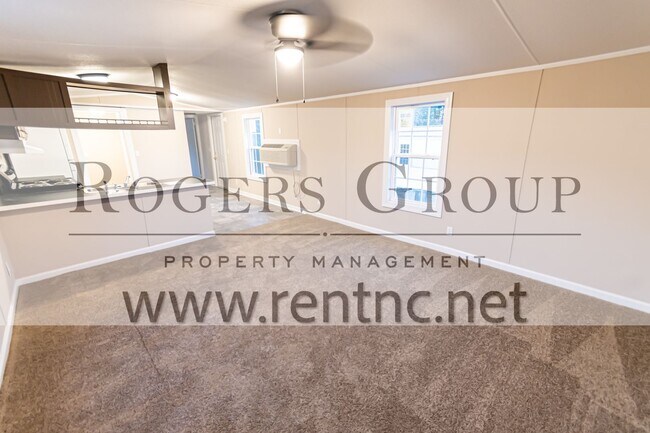 Building Photo - 2 Country Ln