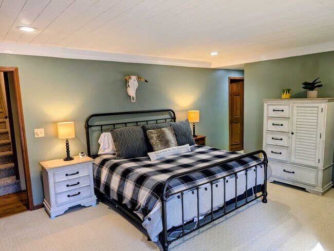 Building Photo - 842 Saddle Back Cir