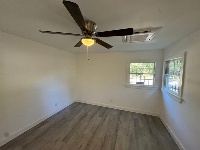 Building Photo - 235 E Olive St