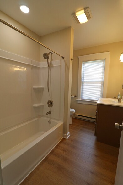 Building Photo - 318 S Watson St