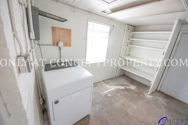 Building Photo - 5000 S Jones Ct