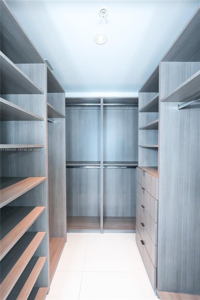 Building Photo - 1010 SW 2nd Ave