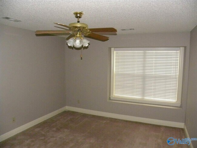 Building Photo - 101 Emerald Ln