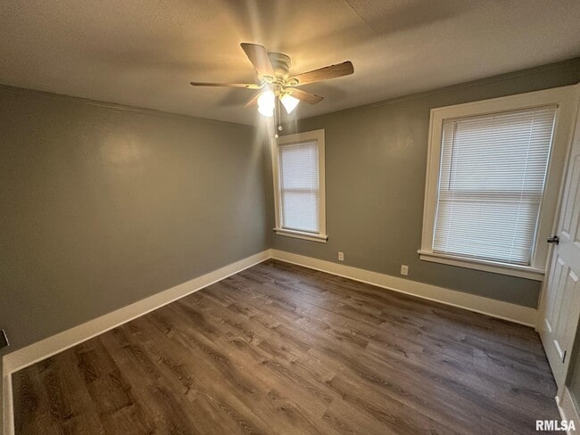 Building Photo - 1220 N Frink St