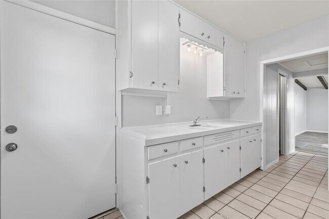 Building Photo - 2736 E State Hwy 29