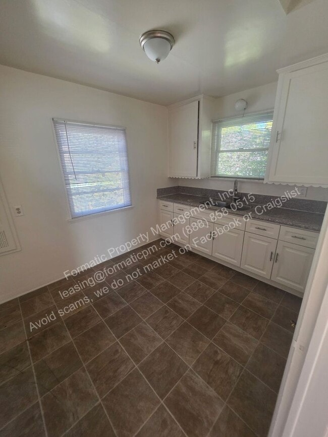 Building Photo - 113 N Park Ave