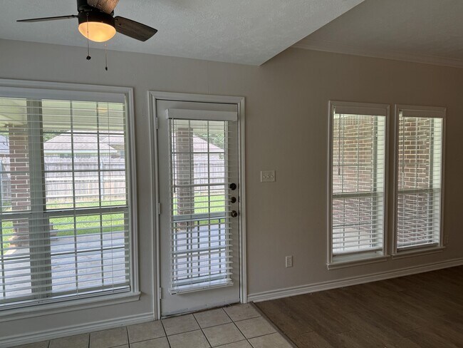 Building Photo - 225 Karten Ln