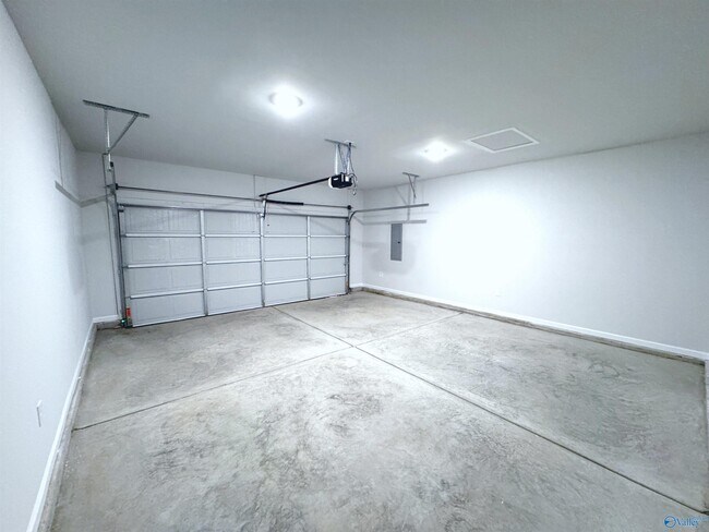 Building Photo - 169 Little Britain St