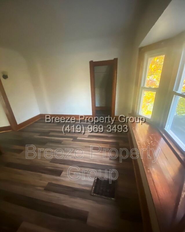 Building Photo - 220 E Pearl St