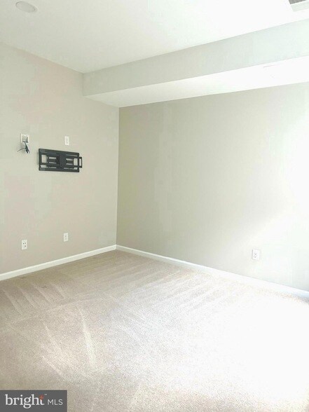 Building Photo - 139 Streamview Drive