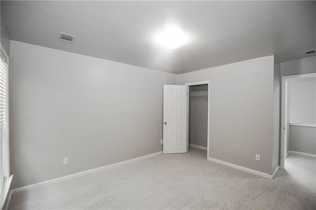 Building Photo - 2388 Fairlie Dr