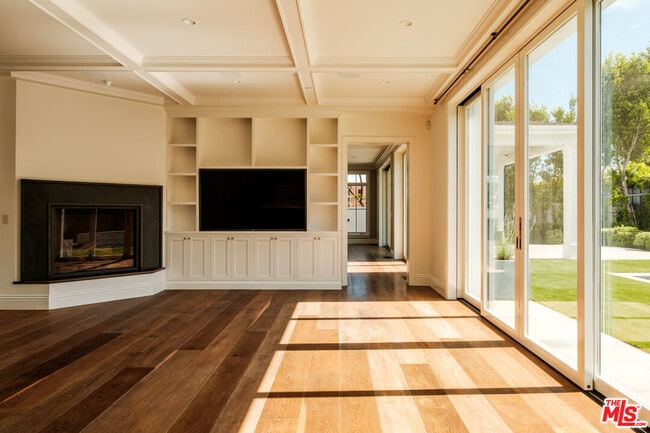 Building Photo - 557 Chapala Dr