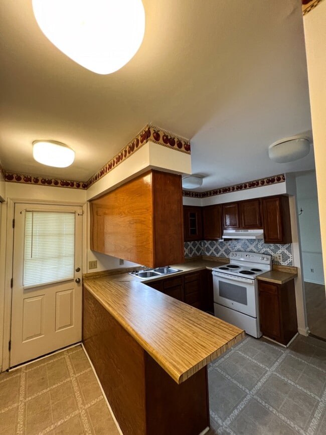 Building Photo - 1119 Cloister Pl