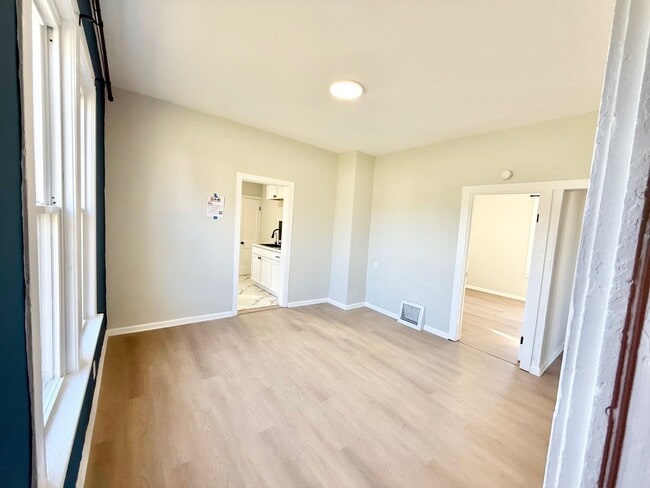 Building Photo - 924 Spring Ave NE