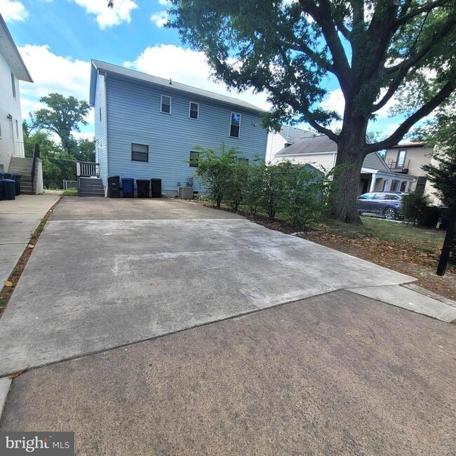 Building Photo - 1528 11th St S