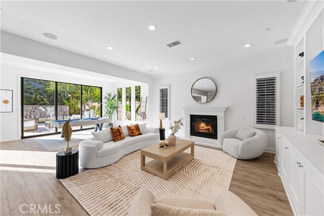 Building Photo - 111 Great Oak