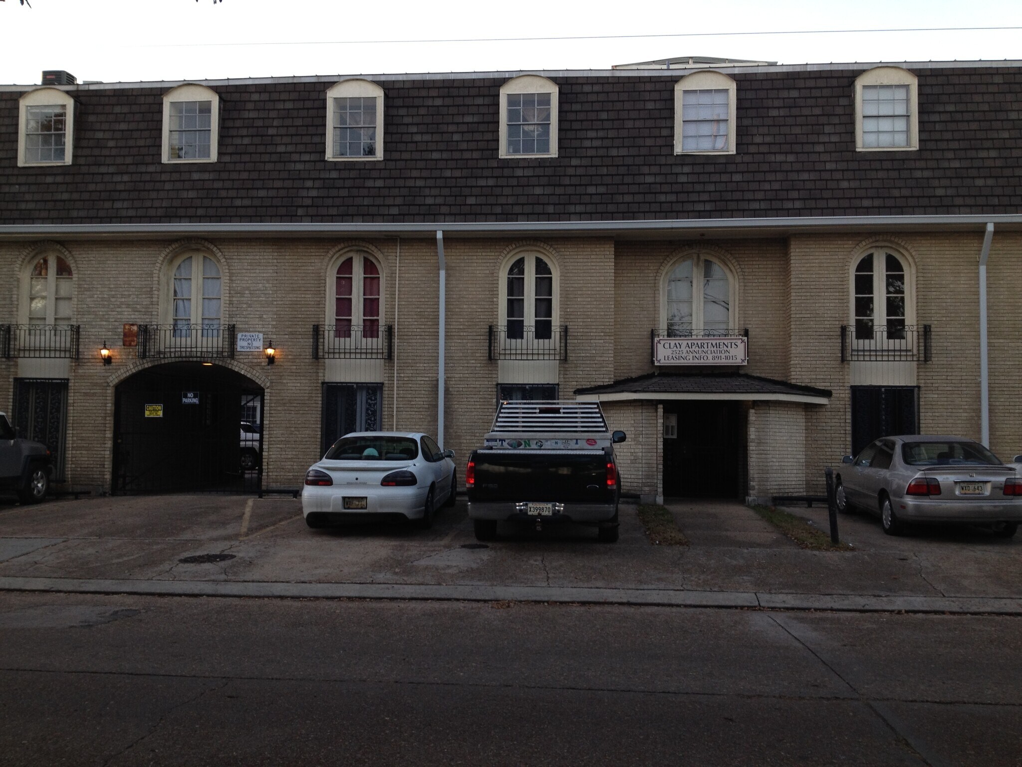 Outside the building - 2525 Annunciation St