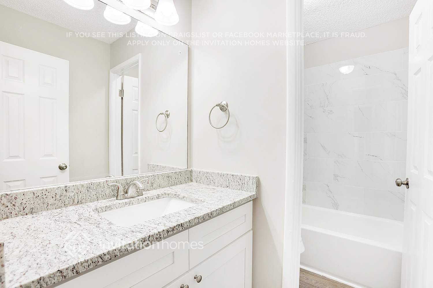 Building Photo - 3166 Robindale Rd