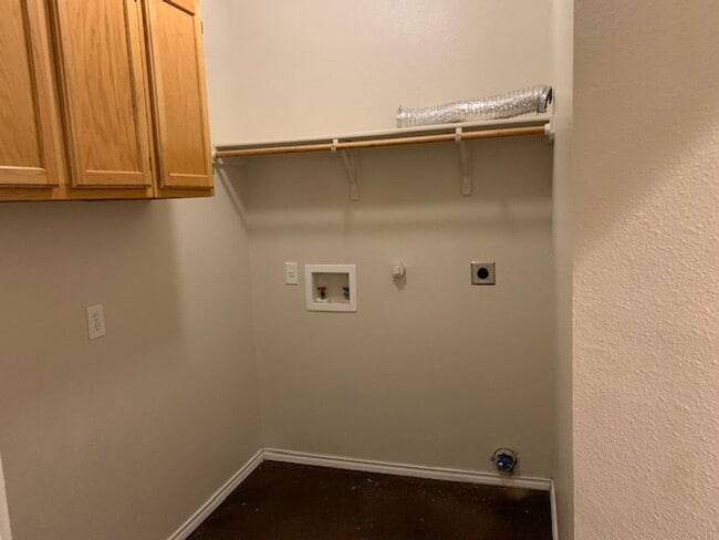 Building Photo - Townhome for rent