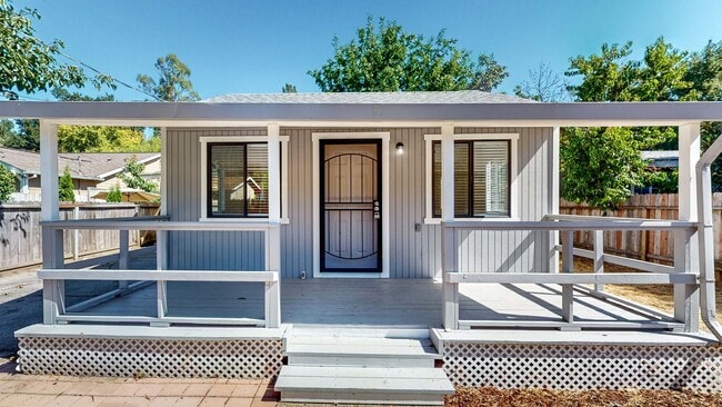 Building Photo - Charming 1 bedroom 1 bath Single Family home in Healdsburg! Water included!
