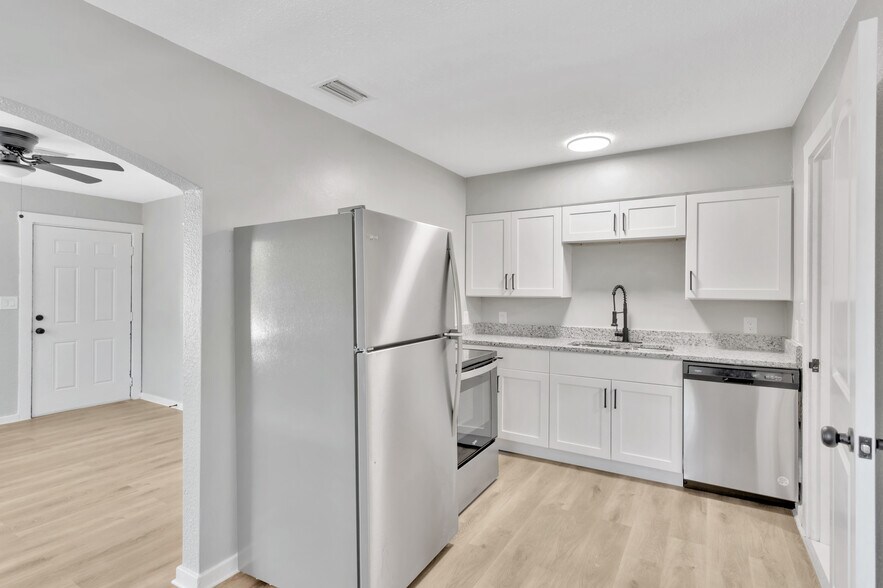 Kitchen - 1485 Hamlet Ave