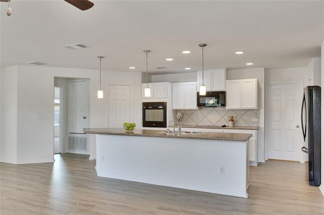 Building Photo - 120 Jasmine Cove