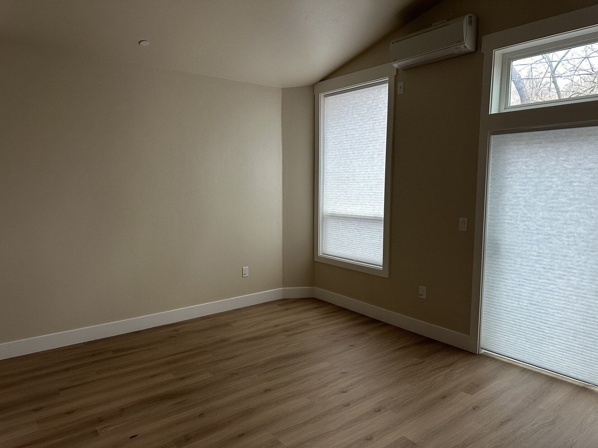 Building Photo - 335 Russell Blvd