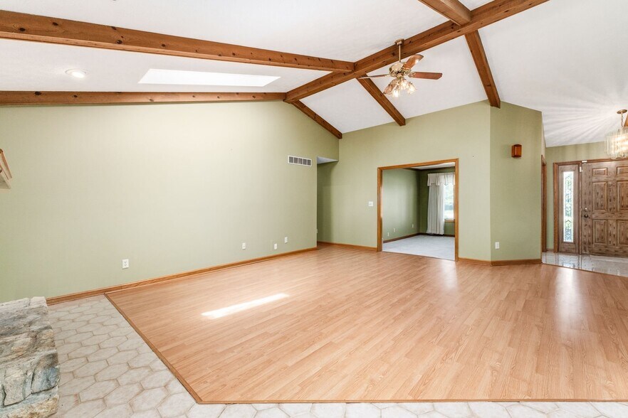 Building Photo - 6002 Bowen Rd