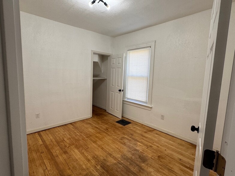 Building Photo - 420 N 29th St